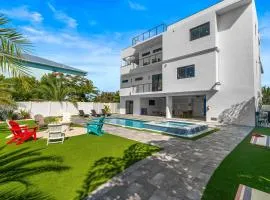 Ocean Muse - Lux Waterfront Escape - Pool - Dock