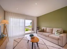 New Luxury Apartment, Sea View with Pool & Gym