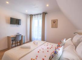 La Villa Cassinne Chambres Ind&eacute;pendantes, Cama e caf&eacute; (B&B) em Montebourg