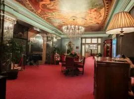 Noblesse Palace Old Town by NF
