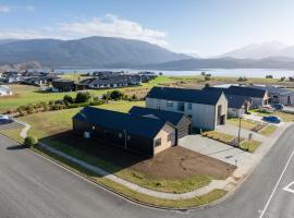 Southern Solace - Te Anau Holiday Home, βίλα σε Te Anau