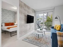 Eco-Friendly Condo with AC Gym and Parking near SkyTrain for 5