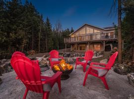 The Aida, Luxury Lakefront Retreat - Serene a Chic, hotel en Stokes Bay