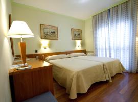 Hotel Los 5 Pinos, hotel near Adolfo Suarez Madrid-Barajas Airport - MAD, Madrid