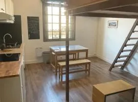Studio climatisé au centre du village