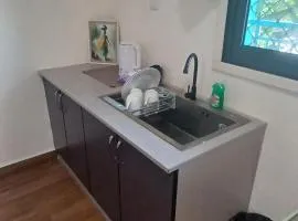 Vailoa Studio, 2 Beds, AC, Wi-fi, TV, 5min to town