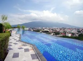 Premium 2 Bedroom Sky pool condo