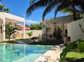 Summerforest Watukarung, strandhotel i Watukarung