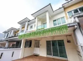 The Warm Nest Golden Hill Cameron Highland Clover Home Unit 14