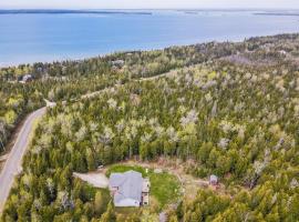 Huron retreat, near beach & pet friendly, hotel in Lions Head