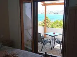 Akrogiali Rooms & Studios