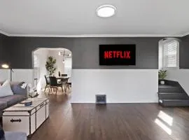 Chic Industrial 3 Bdr Home With Game Room