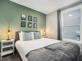 The Downtown Delight - New Corporate Apt Downtown, hotel in Grand Rapids