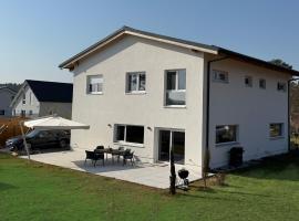 Moderne Doppelhaush&auml;lfte mit 3 SZ in der N&auml;he vom Scharm&uuml;tzelsee-seperat&naturnah, hotel que acepta mascotas en Wendisch Rietz