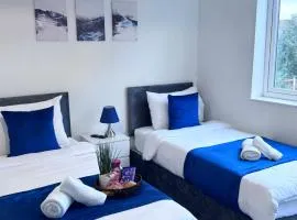 The Triplex 2 - Sleeps 7 Contractors, NHS, Groups - Free Parking