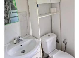 Petit studio, pour une personne，埃唐普的飯店