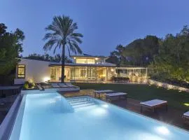 Modern 5 Bedroom Villa in Ibiza Haven, 1239