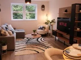 Stylish, Luxury Apt - Sleeps 4