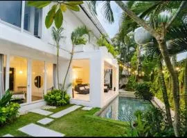 Villa with 2 Bedrooms & Private Bathrooms near to the beach Seminyak