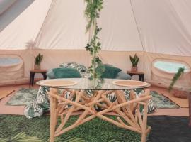 glamping de keroman, luxury tent in Le Pener