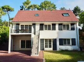 Villa Les Rosiers private parking