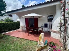 Tra la luna e il mare - delizioso appartamento con giardino nella riviera del conero per un soggiorno felice, villa en Numana