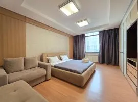 417 Luxury Апартаменты 2х комн кв с 2мя кроватями и раскладным диваном возле посольства США, Хайвилл