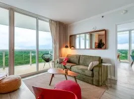 Elegant 2BR Condo at Hotel Arya Full Kitchen Wraparound Views 2 Parking Spots