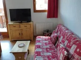Location saisonnière 3 pièces à Puy-Saint-Vincent, 6 personnes, proche pistes, piscine, parking inclus - FR-1-504-599