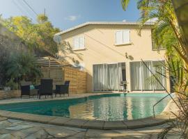 Villa Paille-en-Queue Piscine et Jardin, ξενοδοχείο που δέχεται κατοικίδια σε Espérance