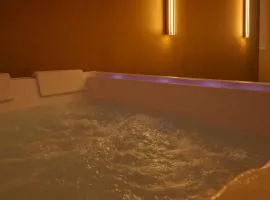 La Cadurcienne "Love room" jacuzzi & pièce secrète Cahors centre historique