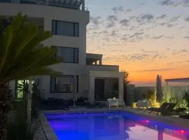 Suite Pool Golful Francez