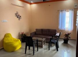Entire 2BHK and a garden parking, khách sạn ở Tiruvannāmalai