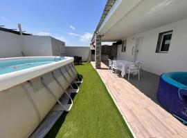 Chalet con piscina, βίλα σε Benicarló