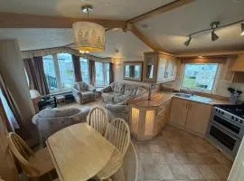 Cosy Family Caravan in Towyn!