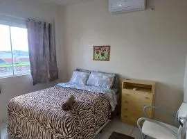 Apart próximo a Unimed de 2 quartos com Ac e garagem
