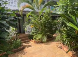Siri Beach Lodge، فندق في نونغوي