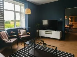 Luxury 4-Bedroom 2 Bathroom Private Vila