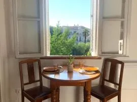 Vintage Apartment - Train Station & Comédie