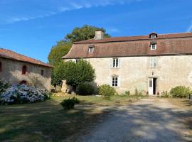 Le domaine du Loubier، فندق مع موقف سيارات في Saint-Victurnien