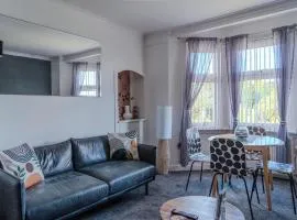 Dundee themed apartment with free parking