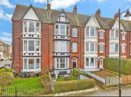 1 Bed Flat - Sleeps 4 - Pets - Garden - Parking