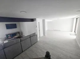 New The Hill Escape, HotTub, Deck, Fire Pit!
