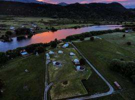 Nomade Patagonia Glamping & Domos, луксозен къмпинг в Тревелин