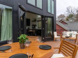 Michigan Mod Walk to Downtown, Hotel in Saugatuck