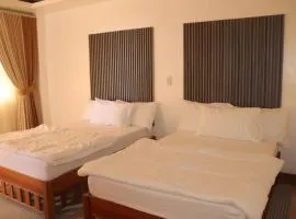 LJ's CASA DE PLAYA