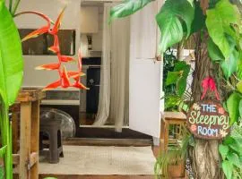 The Sleepney Room - Unique Converted Jeepney House