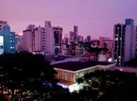 Apto compacto com linda vista no centro da cidade