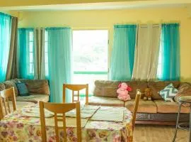 3 Bedroom Apt in Clare Valley Breezy Hilltop Stay Near Beach - AC and Wifi