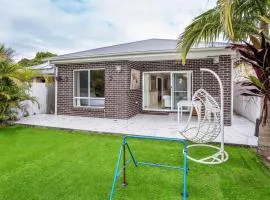 The Airport Stop Spacious House City & Sky Base